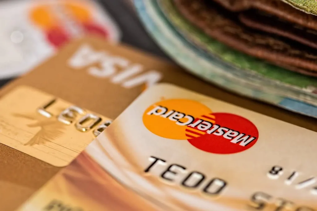 Close-up of Mastercard and Visa credit cards symbolizing smart credit use and financial management in the U.S.